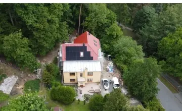 Fotovoltaika a automatizované odečty elektroměrů a nabíjecí stanice v bytovém domě v Teplicích nad Bečvou